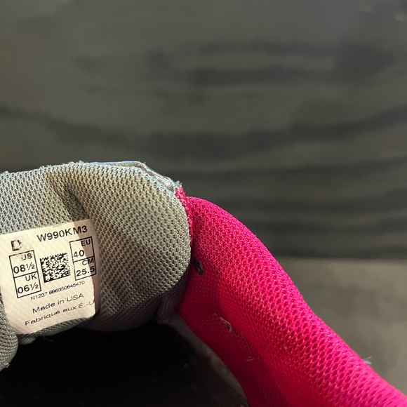 New Balance 990 V3 Womens Size 8.5 Running Shoes Grey Pink Breast Cancer Sneaker - Picture 8 of 8